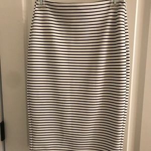 Knee-length pencil skirt